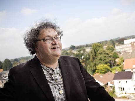 ‘Zonderling, eigenzinnig, maar altijd mild en nooit kwaadaardig’, beschouwde Bernhard de wereld vanaf een bankje