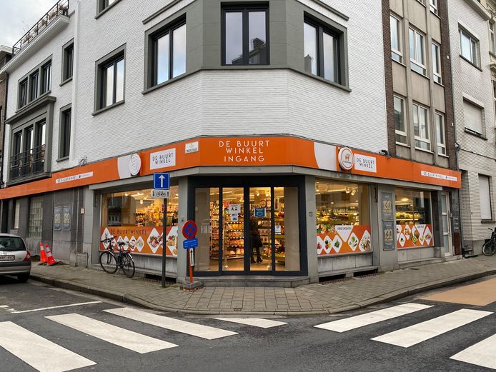 Na 3 jaar heropent vroegere werkneemster Funda (29) buurtwinkel in de Forelstraat: heb ik altijd van gedroomd” | Gent | hln.be