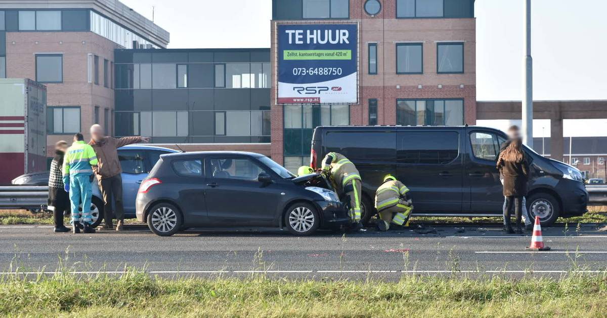 A2 weer vrij na kettingbotsing met negen autos bij Zaltbommel.