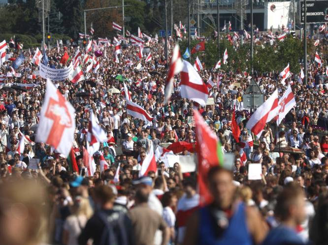 Opnieuw tienduizenden betogers op straat in Wit-Rusland, tientallen arrestaties