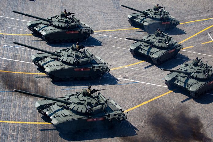 Russische T 72 -tanks oefenen voor een militaire parade in Moskou.