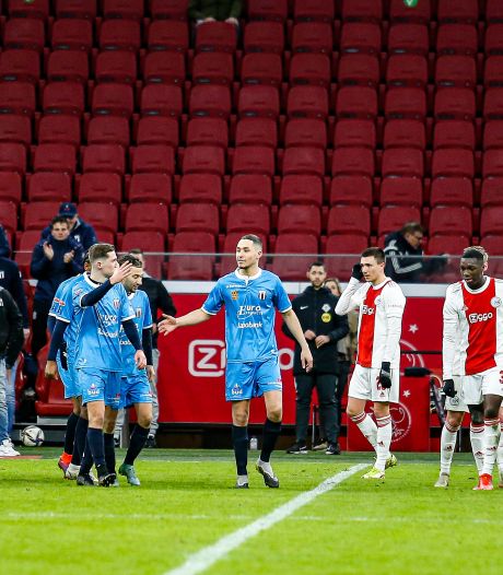 Erehaag voor Devin Plank, die tegen Ajax terugkeerde na zware maanden: ‘Denk dat weinig spelers dit kunnen zeggen’