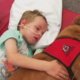 Hartverwarmend: hulphond verricht wonder bij 6-jarig jongetje