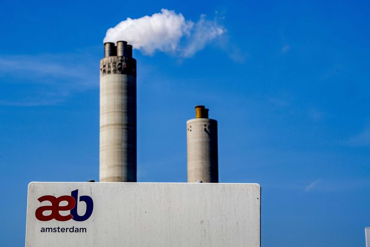 Bij de Amsterdamse afvalverwerker AEB zijn vier van de zes verbrandingslijnen gesloten.  Beeld ANP
