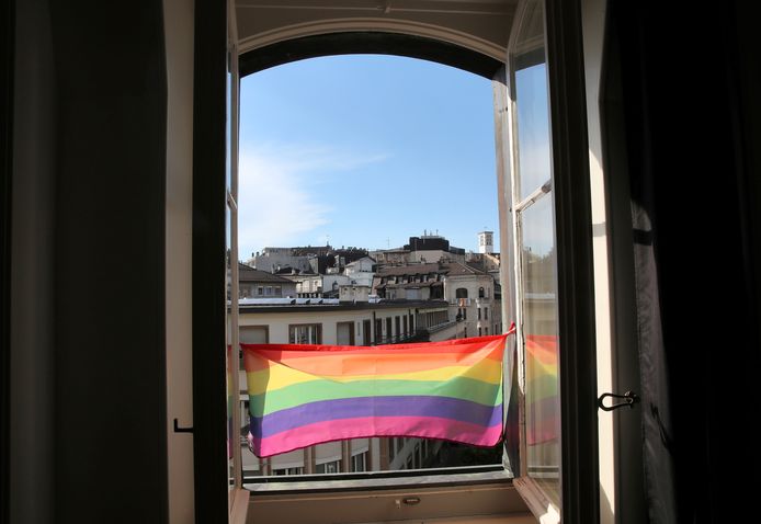 Drapeau hissé par une association à Lausanne