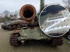 Russische tank bij Vrijheidsmuseum in Groesbeek beklad met ‘Z’-symbool