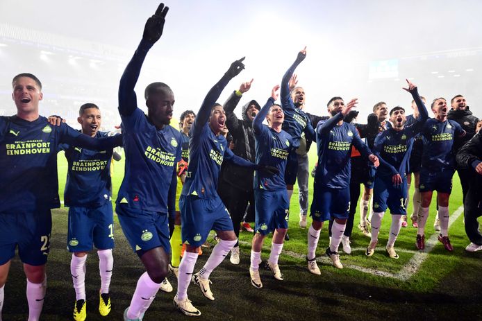 PSV vierde donderdagavond feest in Heerenveen.