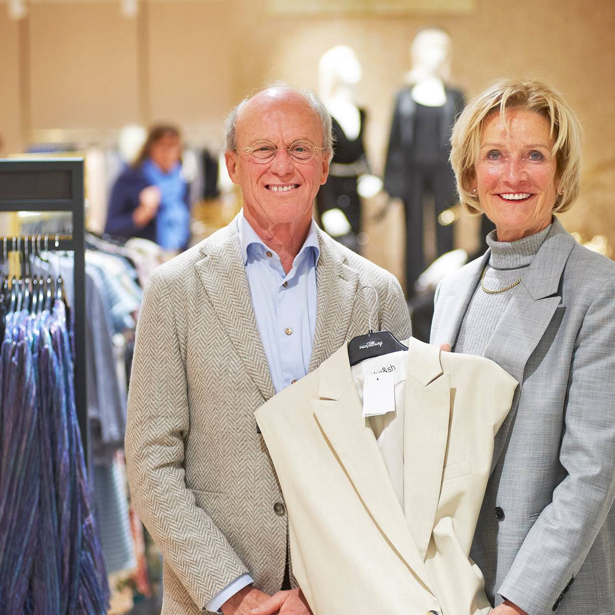 Peter en Elly van Tilburg nemen afscheid van modewinkel in Nistelrode Tot mijn 91ste werken net als mijn vader Tijden zijn veranderd Bernheze bd