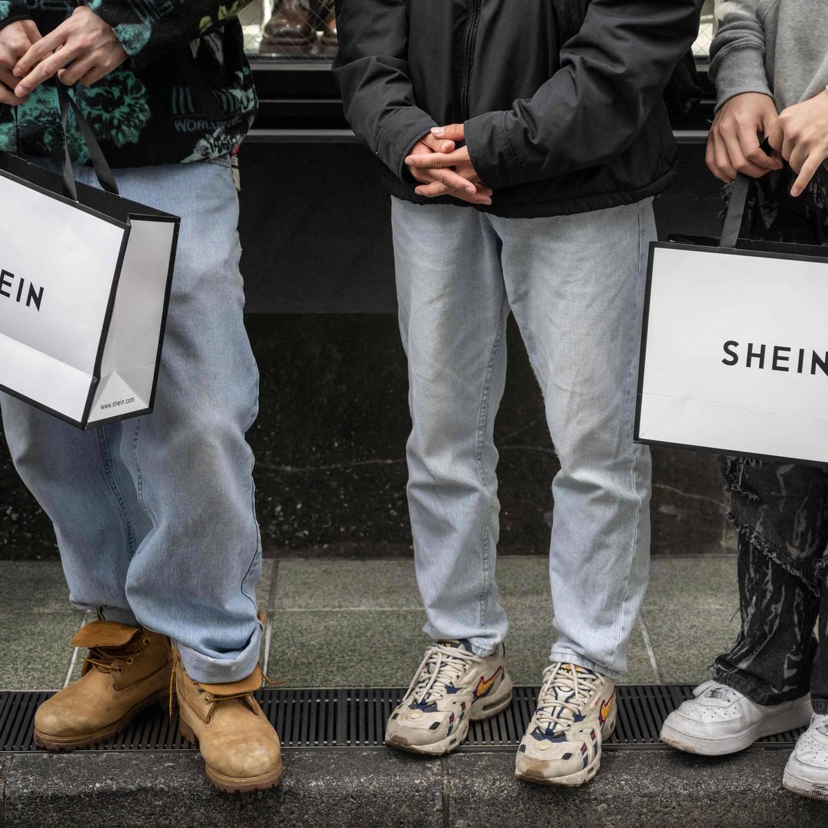 Shein Primark Temu. La France veut imposer une amende de 5 euros par vetement issu de la fast fashion Tendances 7sur7.be