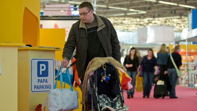 Een vader op de Negenmaandenbeurs Beeld anp