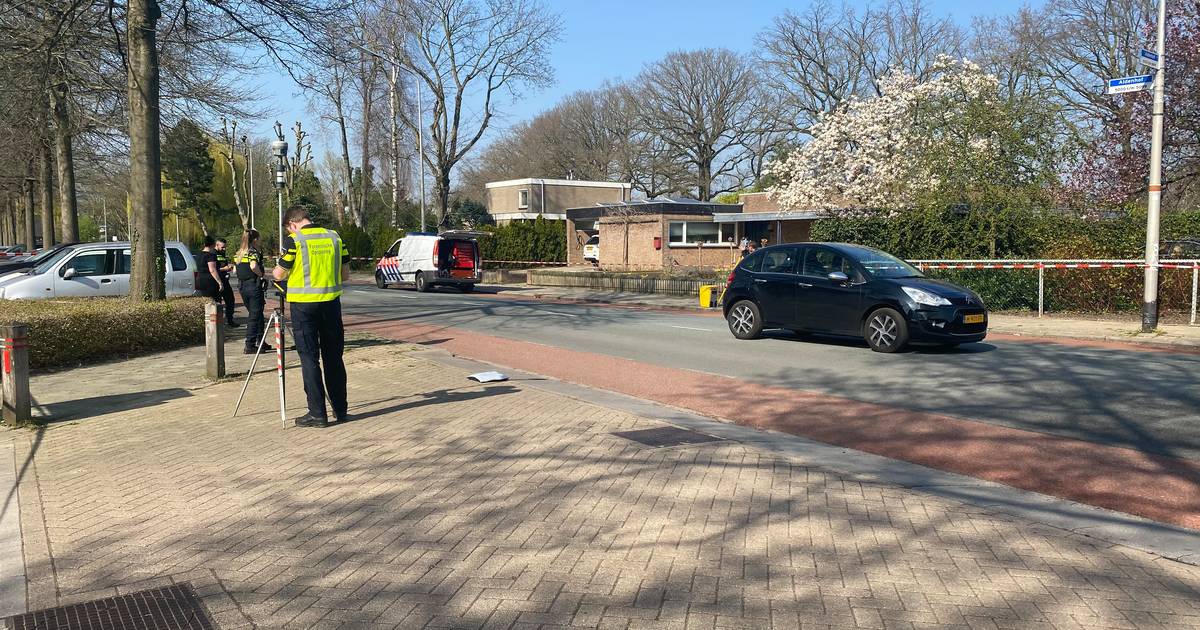 Kind gewond naar ziekenhuis na aanrijding met auto in Nijmegen.