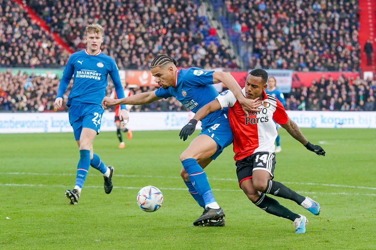 Verenigen Intuïtie dosis Feyenoord houdt via Jahanbakhsh ternauwernood PSV van zich af: 2-2