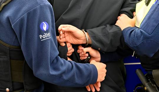 Tal van huiszoekingen in Brussel in onderzoek naar beelden van kindermisbruik: 52 dossiers geopend, 4 aanhoudingen