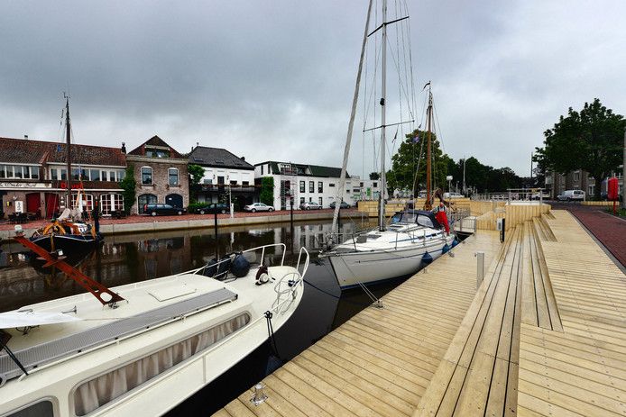 De vernieuwde jachthaven van Steenbergen.