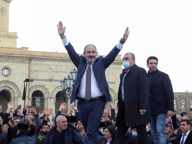 Aanhangers en tegenstanders van premier Pasjinian protesteren in Armeense hoofdstad, oppositie: “Laatste kans voor premier om zonder geweld te vertrekken”