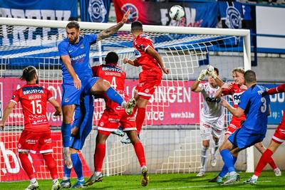 MULTILIVE CROKY CUP. Penalty’s bij Dender-Kortrijk - Westerlo zwaar in de problemen - Standard rust met voorsprong