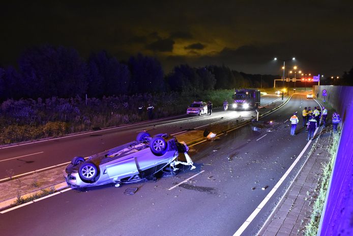 Auto Ondersteboven Op Andere Rijbaan Drie Gewonden Aangehouden Bij Ongeluk Op N14 Den Haag Ad Nl