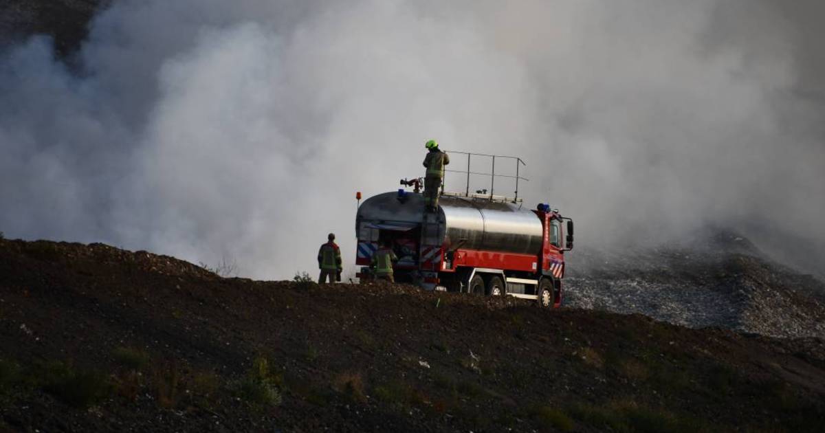 Flinke rookontwikkeling bij buitenbrand op vuilstort Nieuwdorp, toch geen asbest vrijgekomen - Provi