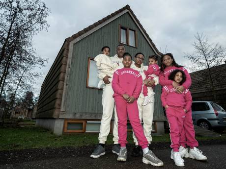 Zoontje van 3 stak per ongeluk huis in brand, gezin van zeven kinderen zoekt nieuwe woning