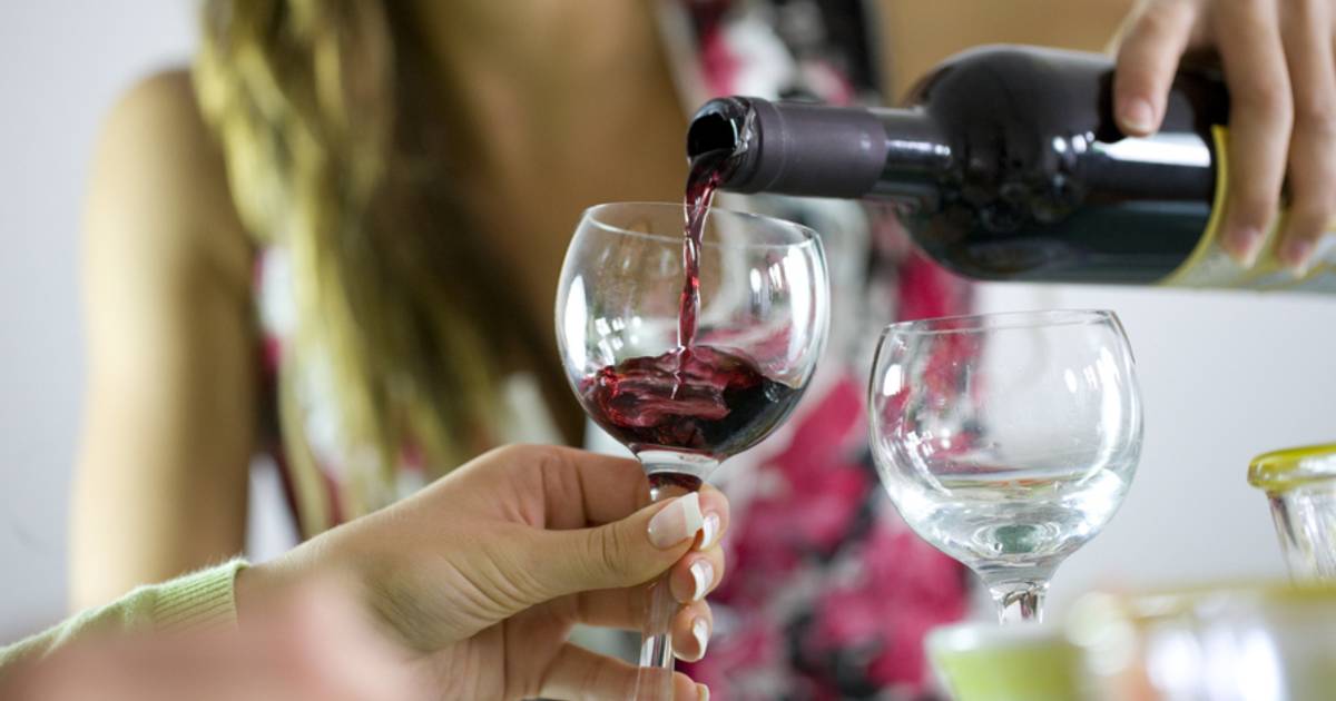 alcoholexpert een fles wijn per dag is niet schadelijk fit gezond hln be