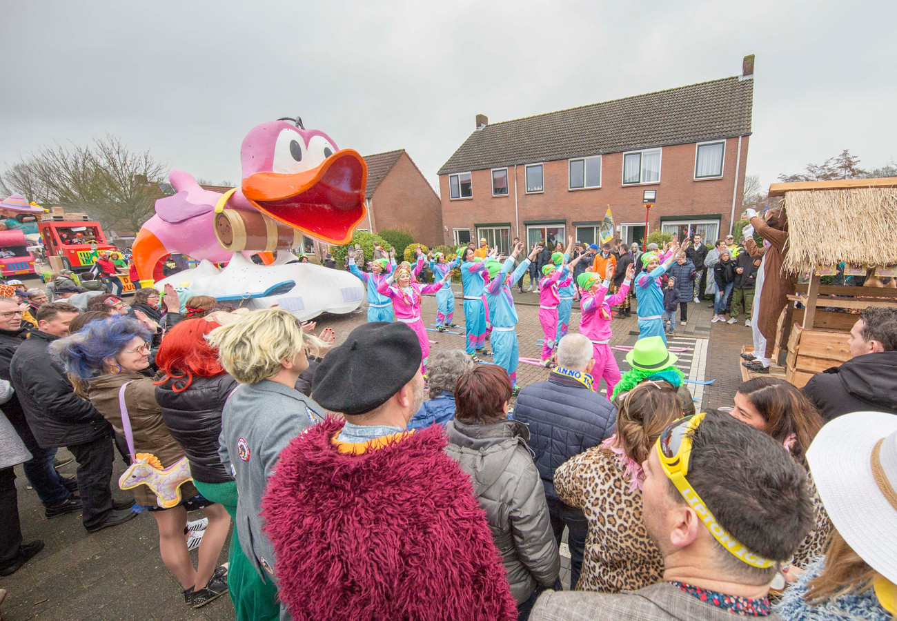 Carnaval in De Pikpot niet alleen de optocht moet op z'n gemak deur de Zak Foto pzc.nl