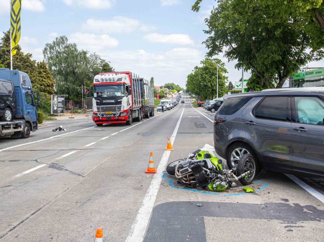 Motorrijder zwaargewond na botsing in Kobbegem: Brusselsesteenweg weer open 