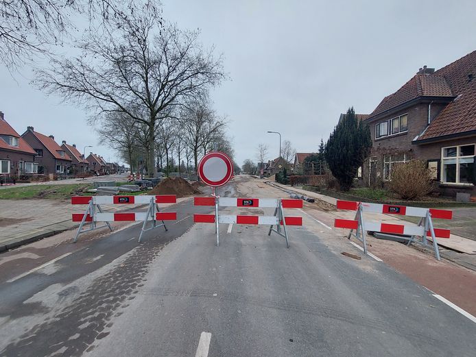 Aan de Harderwijkerweg in Dieren wordt al maanden gewerkt.