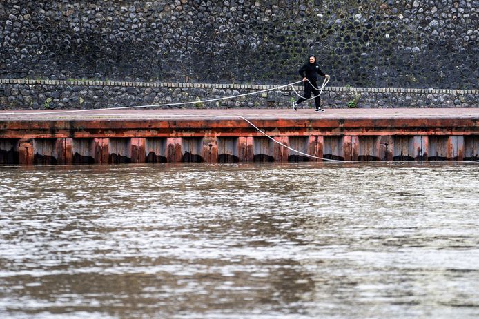 De Rijnkade in Arnhem. In opdracht van Waterschap Rijn en IJssel wordt de waterkering ter hoogte van de binnenstad grondig vernieuwd.