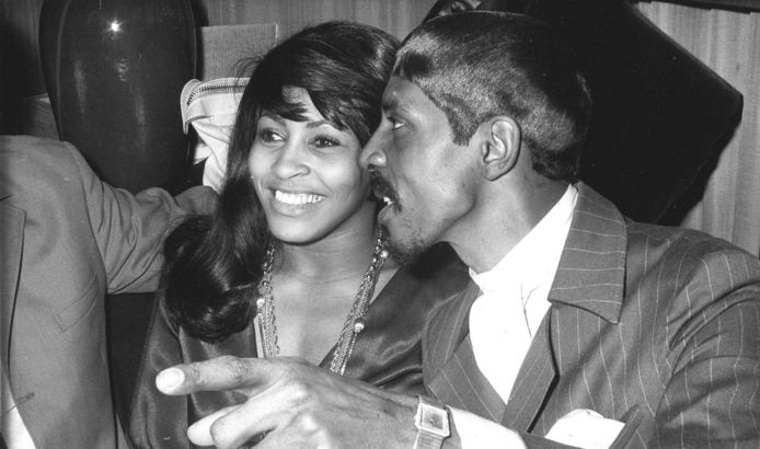 De Amerikaanse zangeres Tina Turner deed, ten tijde van haar 'horrorhuwelijk' met Ike Turner in 1968, een poging om zichzelf van het leven te beroven met een overdosis aan slaappillen.