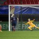 Allez les Bleues, schreeuwt de omroeper. Voor wie praat hij?