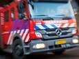Bestelbus vat vlam in Hilversum, vuur springt over naar schuur en tuin