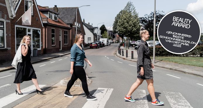 De Beatles-foto van de medewerkers van Salon Sensa.