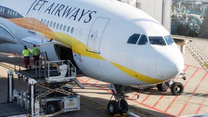 Baby wordt geboren in vliegtuig en mag als cadeau levenslang gratis vliegen