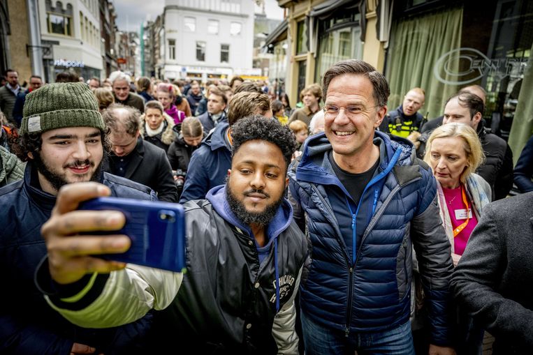 Premier Mark Rutte voert campagne voor de Provinciale Statenverkiezingen.   Beeld ANP