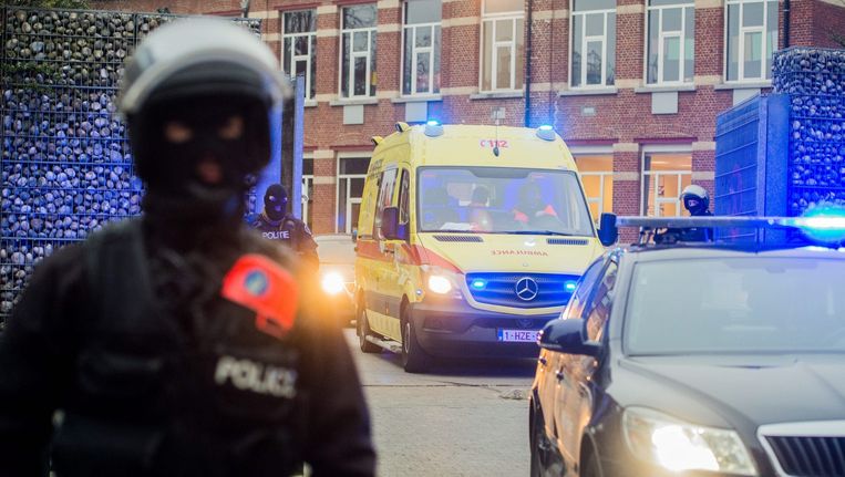 De Brusselse politie tijdens een actie in Molenbeek. Beeld ANP