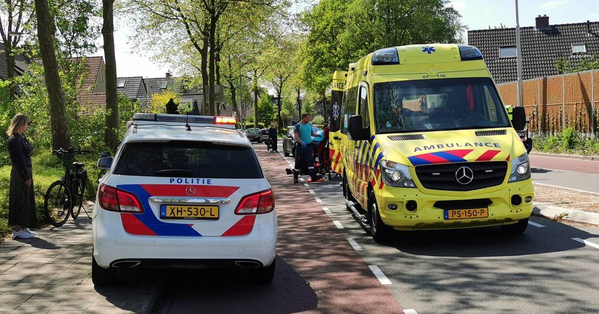 Fietser ernstig gewond bij botsing met auto Bennekom.