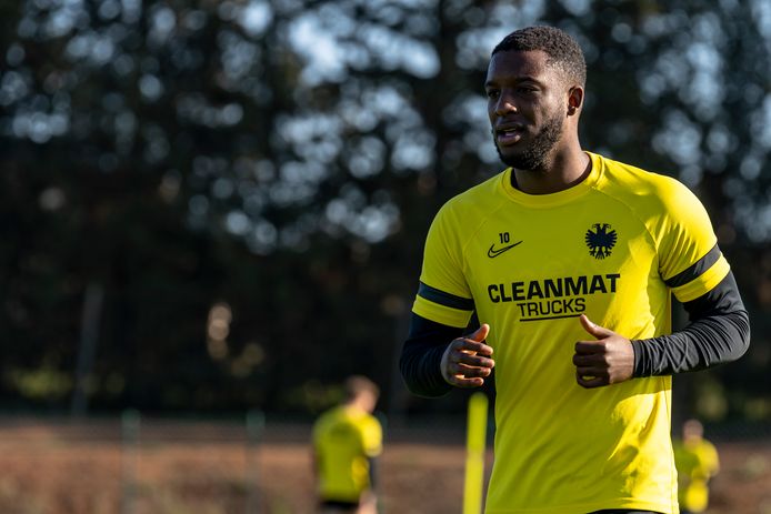 Riechedly Bazoer in Portugal, tijdens het trainingskamp van Vitesse.