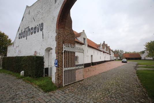 Lucht boven Abdijhoeve klaart op | Oudenburg | hln.be