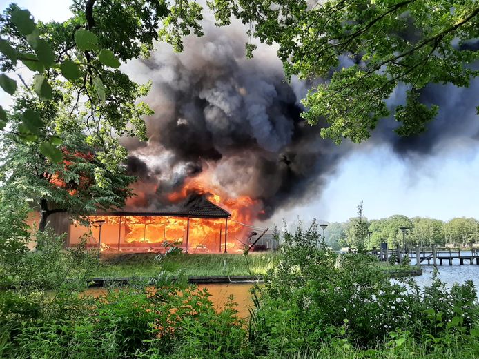 Zeer grote brand op vakantiepark Beekse Bergen ...