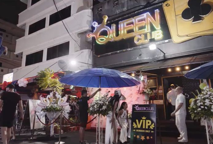 De stripteasebar Queen Club in het centrum van Pattaya.