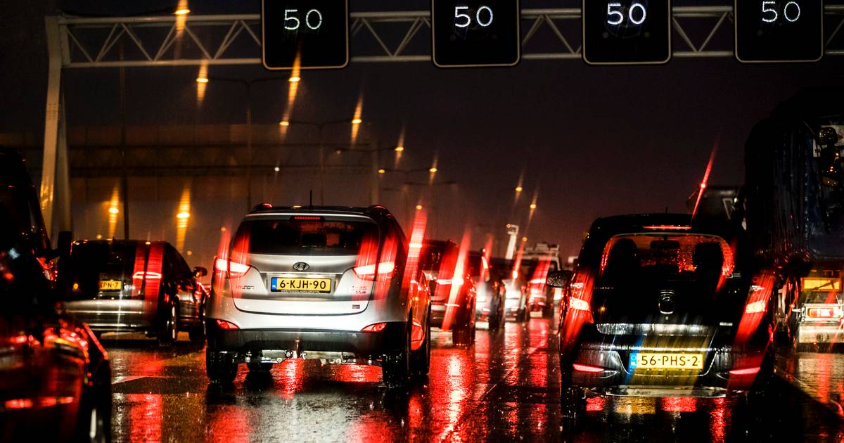 Omleiding op A50 door ongeval.