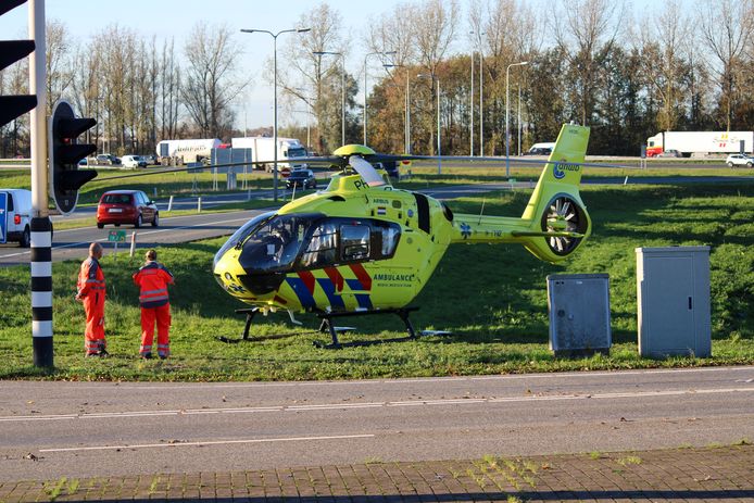 Ongeval De Groene Zoom in Gouda. Traumahelikopter opgeroepen. Eenzijdig ongeval met fiets