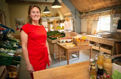 Koningin Máxima komt kijkje nemen in streekwinkel van Marc en Ilse in Zevenbergschen Hoek: ‘Dit maak