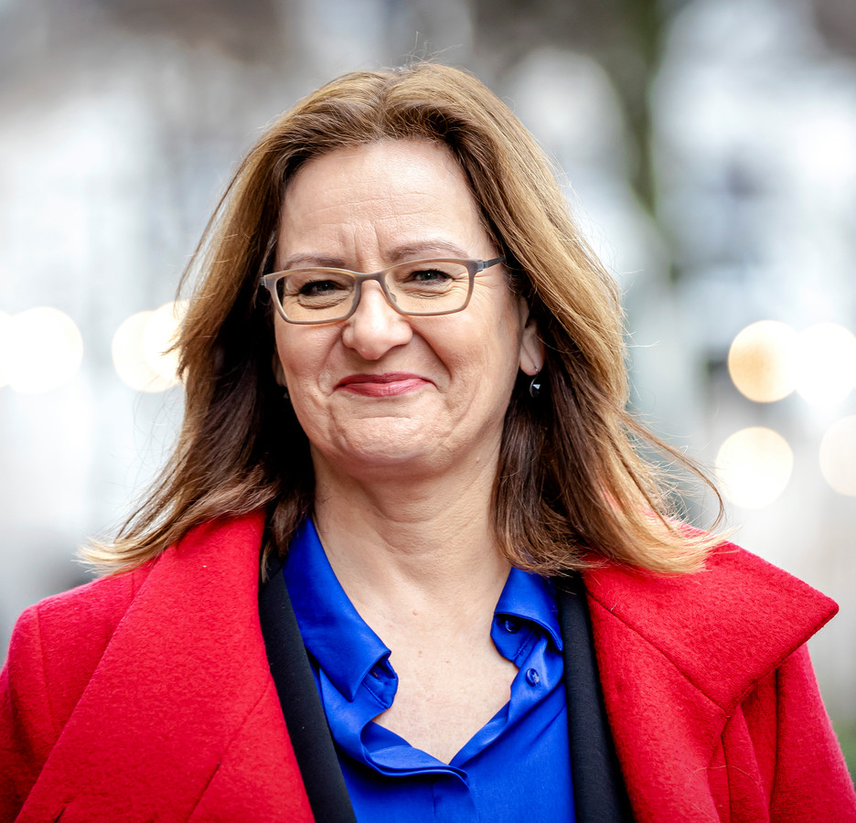 Staatssecretaris Aukje de Vries legt eed in het Fries af Foto AD.nl