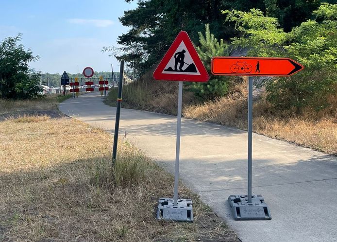 Ter hoogte van Port Aventura moeten fietsers even omrijden.