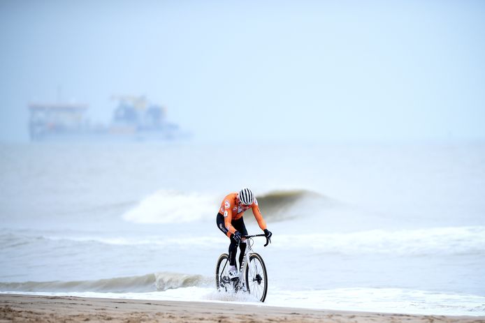 Mathieu van der Poel op weg naar zijn vierde wereldtitel.