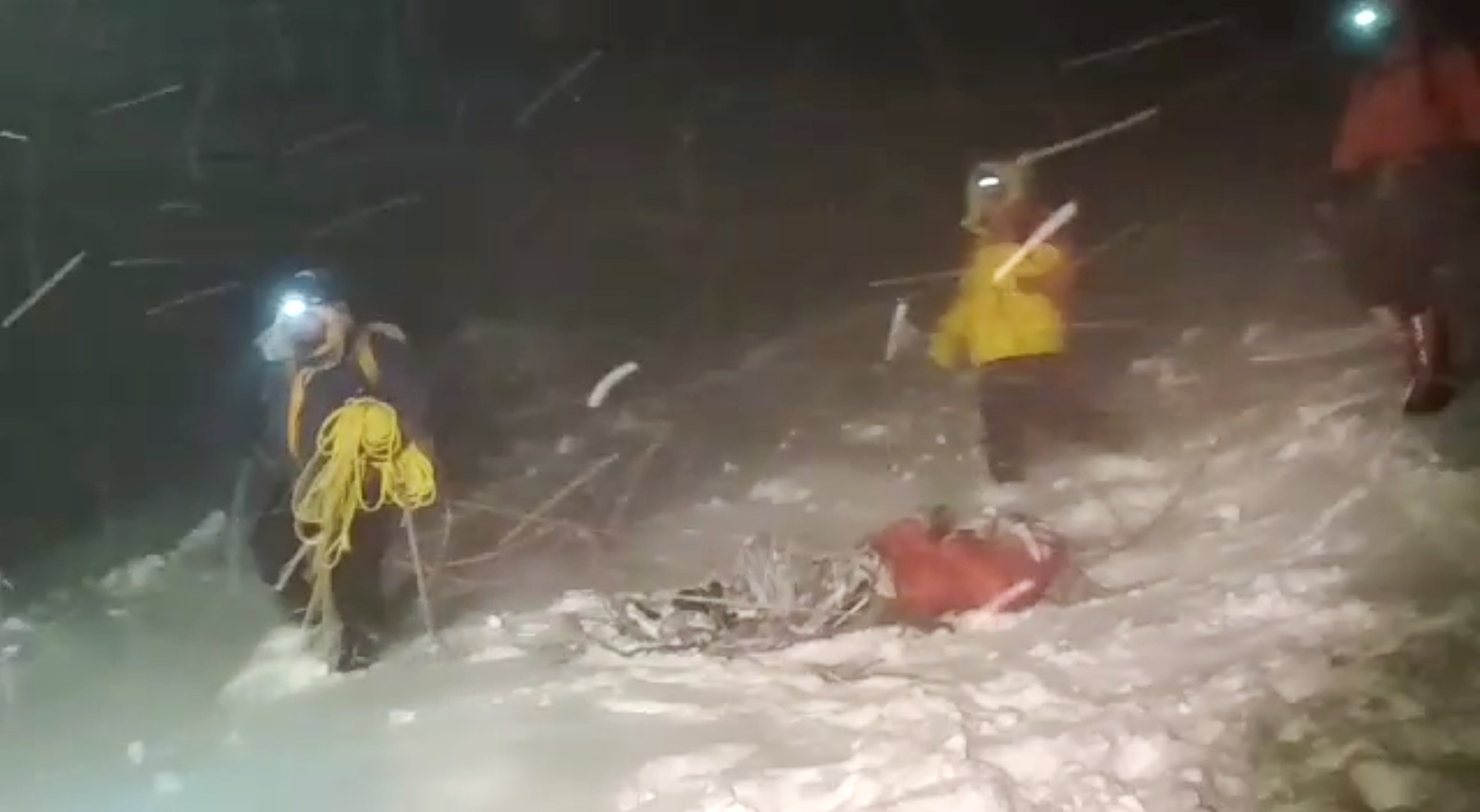 Beelden van de zware reddingsoperatie op de Elbrus.