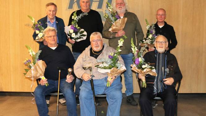 Nieuwe tribune en jubilarissen voor voetbalclub KHC in Kampen