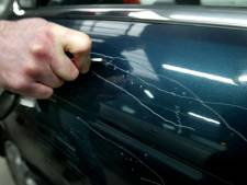 Tientallen auto’s bekrast tijdens autoshow in Assen
