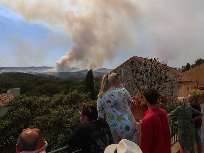 Al ruim 5.500 hectare verbrand aan Côte d’Azur, Franse president noemt bosbranden “verontrustend”